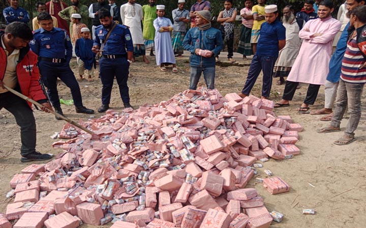 নেত্রকোনায় গোডাউনে অভিযান ও তল্লাশি, তিন লক্ষাধিক অবৈধ বিড়ি জব্দ